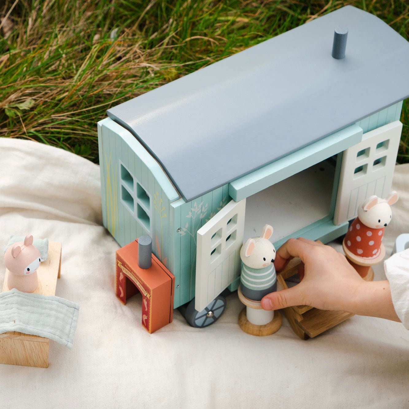Secret Meadow Shepherds Hut - Toby Tiger