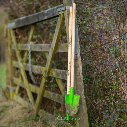 Long Handled Shovel - Toby Tiger