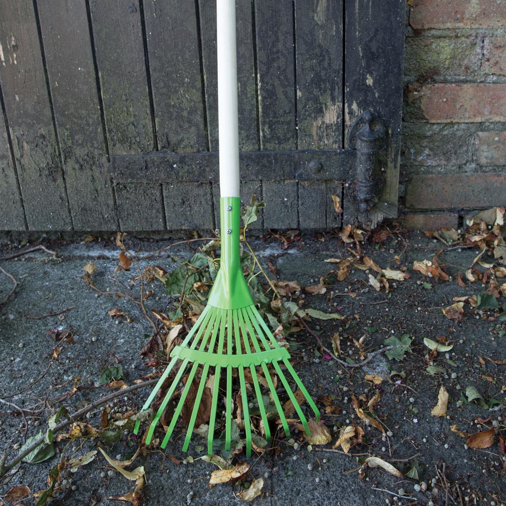 Long Handled Leaf Rake - Toby Tiger