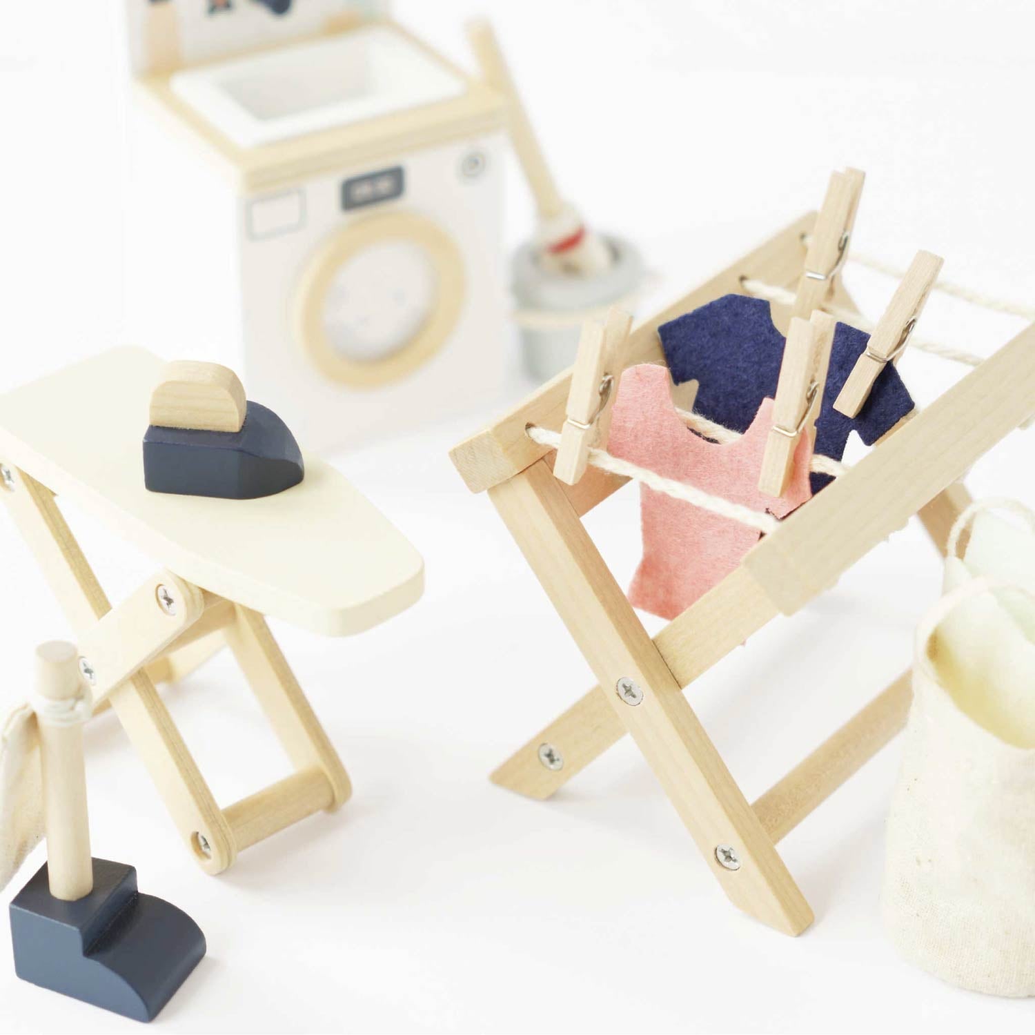 Wooden Dolls House Laundry Room - Toby Tiger UK