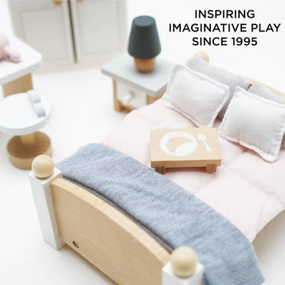Wooden Dolls House Bedroom - Toby Tiger UK