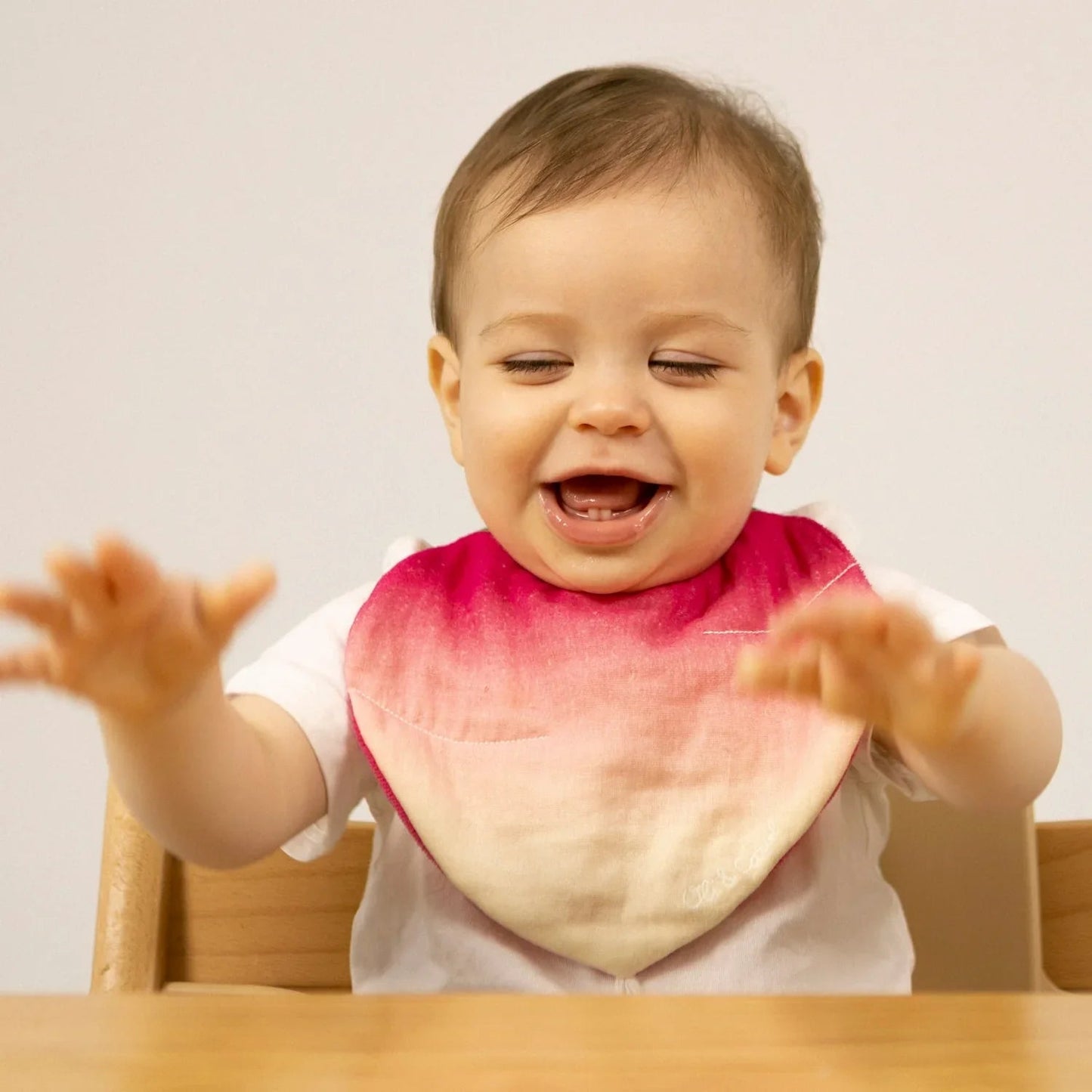 Oli&Carol Ramona the Radish Feeding Bib - Toby Tiger