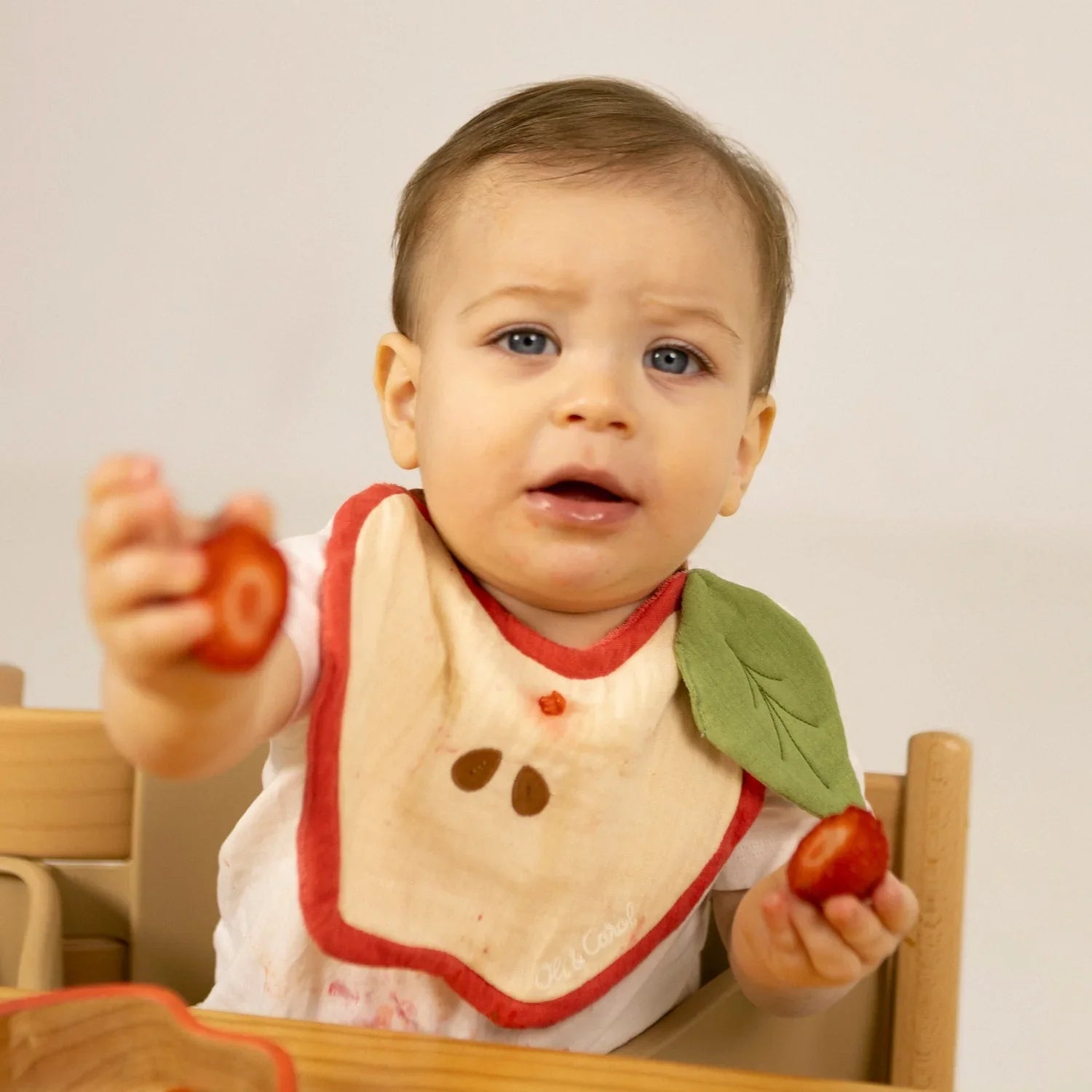 Oli&Carol Pepa the Apple Feeding Bib - Toby Tiger UK