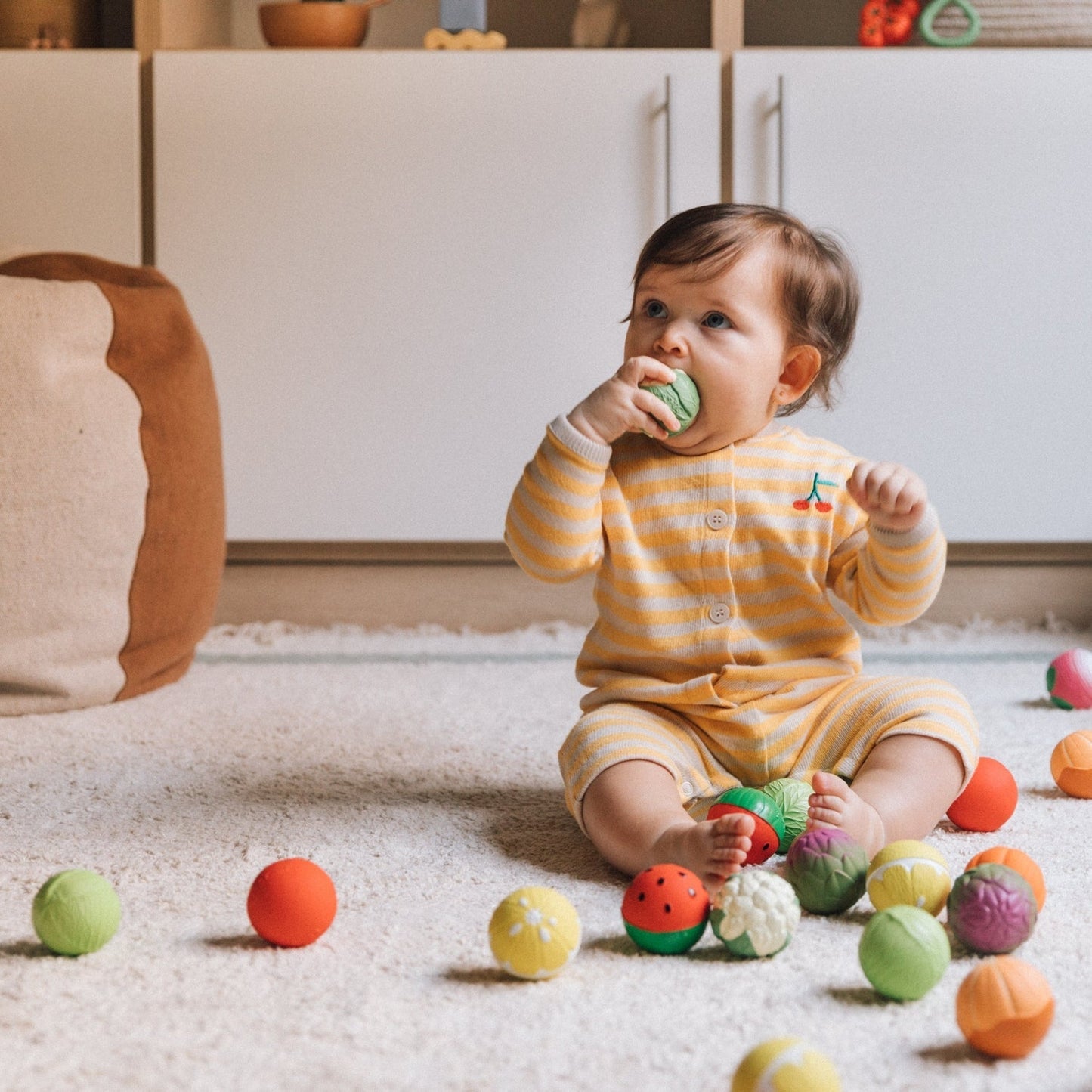 Oli & Carol Baby Sensory Ball Veggie Salad - Toby Tiger