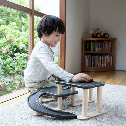 PlanToys Race 'n' Play Parking Garage - Toby Tiger