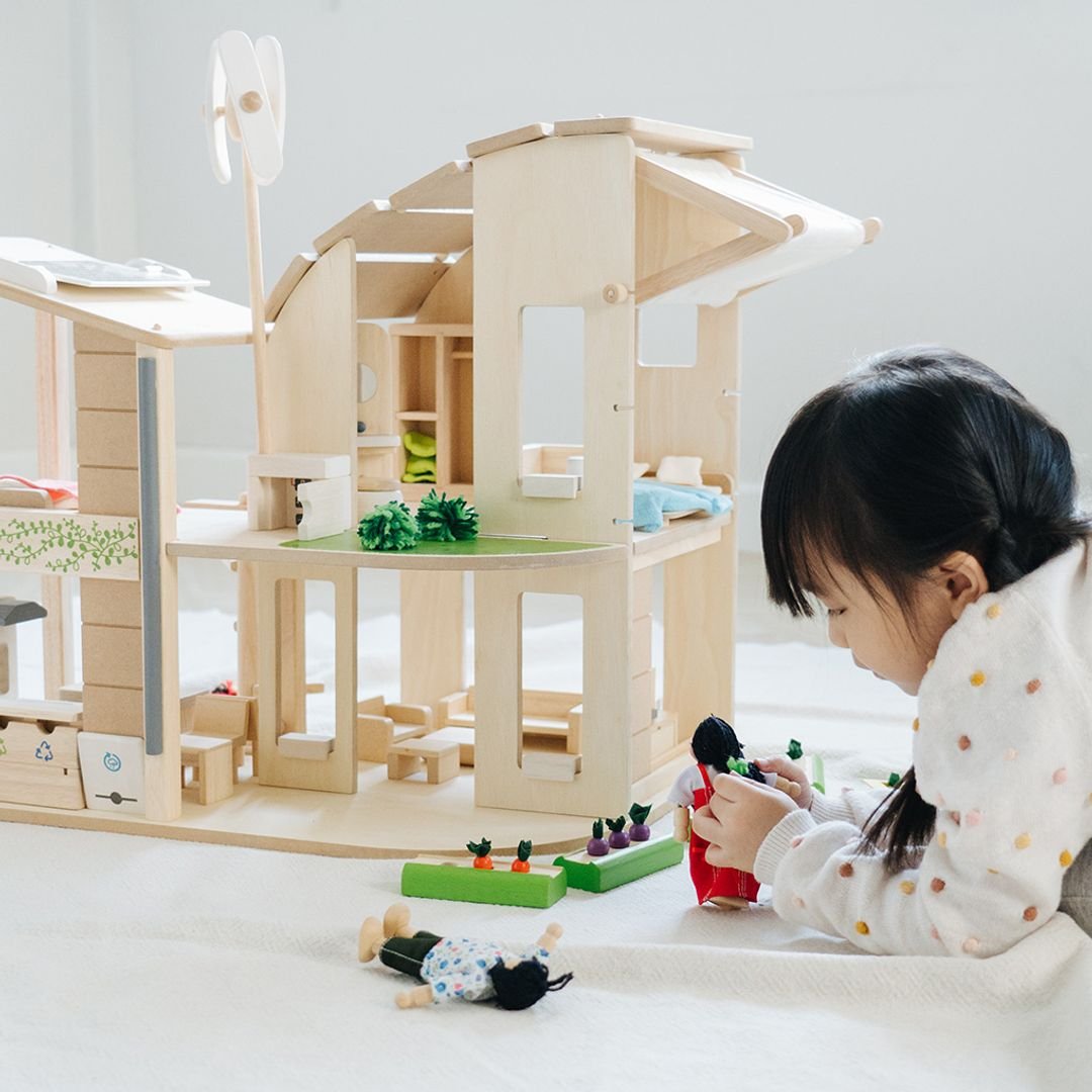 PlanToys Green Dollhouse With Furniture - Toby Tiger