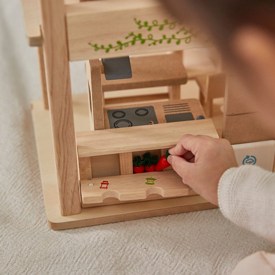 PlanToys Green Dollhouse With Furniture - Toby Tiger