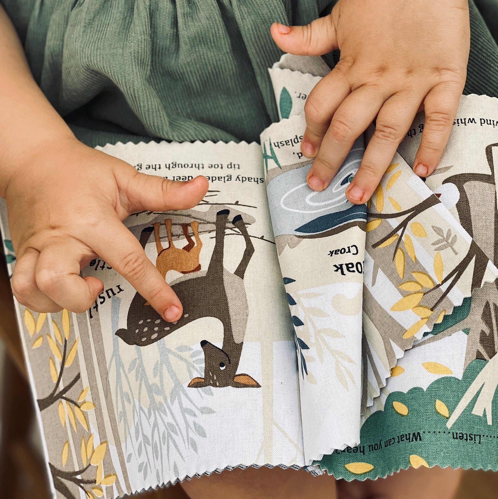 The Woodland Hush Rag Book - Toby Tiger