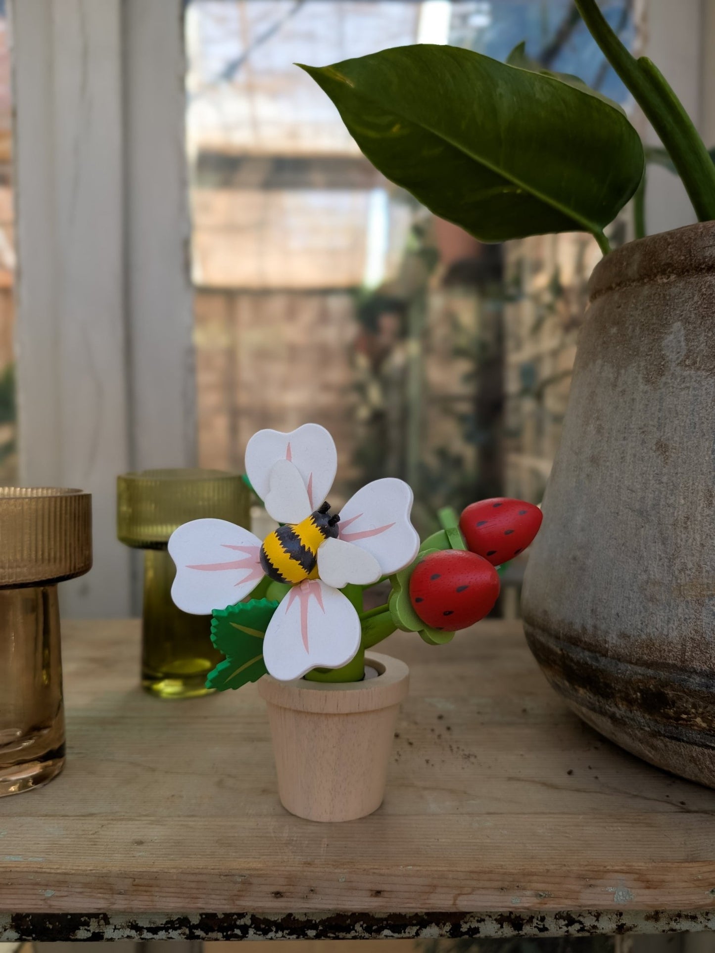 Strawberry Flower Pot - Toby Tiger UK