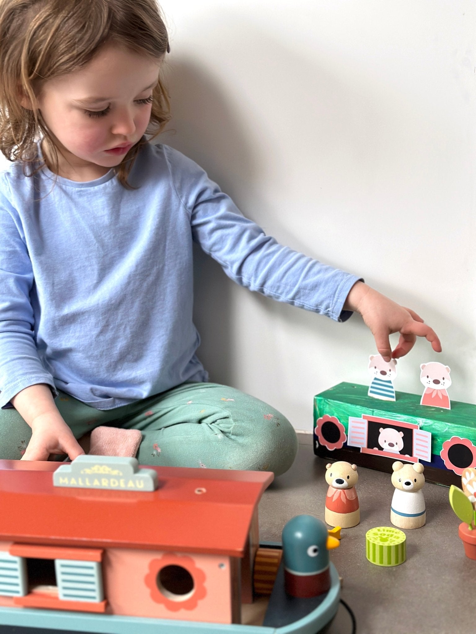 Little Otter Canal Boat - Toby Tiger